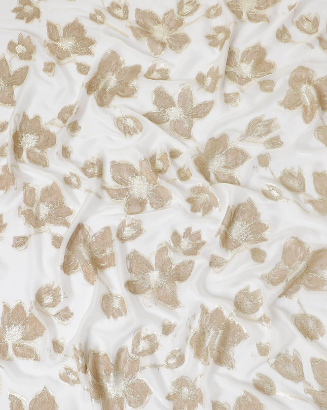 قماش شيفون حريري فرنسي (فرنساوي) فاخر باللون الأبيض الفاتح مع فيسكوز بيج زيتوني مع لوريكس معدني ذهبي بتصميم زهور -D14061