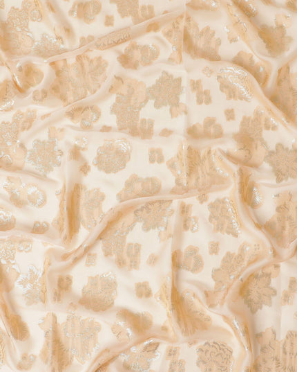 خوخي فاتح فاخر من الحرير الفرنسي النقي (الفرانساوي) من الشيفون مع نفس اللون من الفسكوز والوركس المعدني الذهبي بتصميم الأزهار-D11580