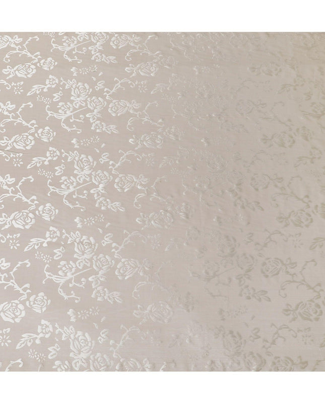 قماش شيفون من الحرير الخالص باللون البيج مع جاكار فضي بتصميم زهور - D15326