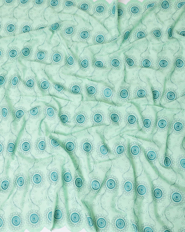 قماش الفوال القطني السويسري الفاخر 100% (الثوب السوداني) باللون الأخضر الشاي مع تطريز باللون الأخضر المخضر مع أعمال حجرية بتصميم هندسي-D13529