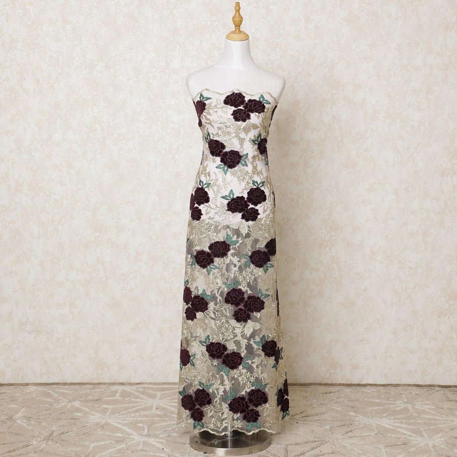 قماش تول نايلون باللون البيج مع تطريز ذهبي وأخضر وأرجواني مع أعمال حجرية بتصميم الأزهار -D11818