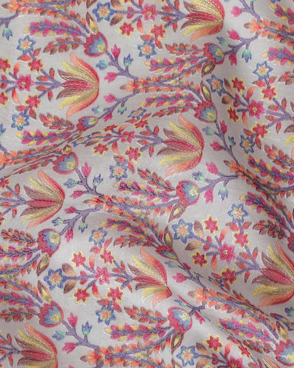 نسيج من الحرير القطني الممزوج باللون الرمادي السحابي مع تطريز متعدد الألوان بتصميم الأزهار-D15468