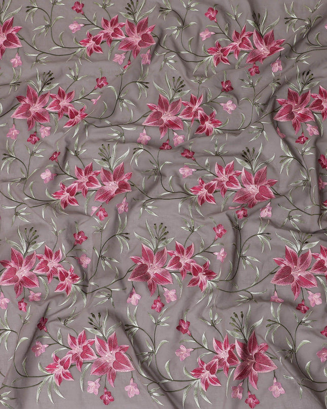 قماش فوال من القطن الخالص باللون البني الفاتح مع تطريز باللون الأرجواني والأخضر الغامق والأخضر النعناعي بتصميم الأزهار-D15244