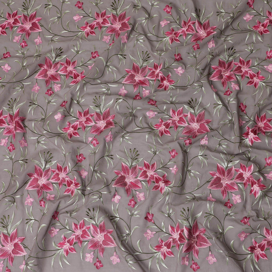 قماش فوال من القطن الخالص باللون البني الفاتح مع تطريز باللون الأرجواني والأخضر الغامق والأخضر النعناعي بتصميم الأزهار-D15244