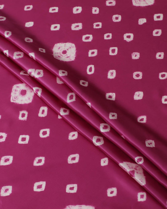 قماش ساتان حريري نقي فاخر باللون الوردي الأرجواني مع طباعة باللون الأبيض الفاتح بتصميم هندسي -D13260