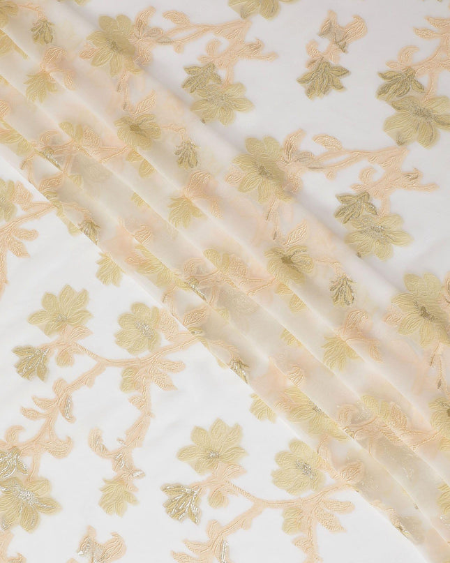 قماش شيفون حريري فرنسي (فرنساوي) فاخر باللون الأبيض الفاتح مع الخوخ والفيسكوز الذهبي مع اللوريكس المعدني الذهبي بتصميم الأزهار -D15639