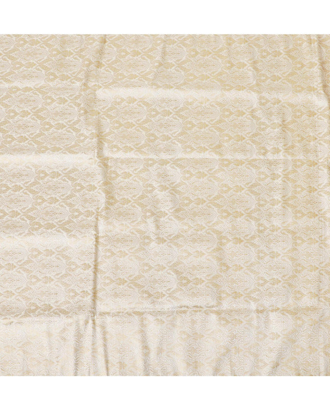 قماش بروكار حرير باللون البيج اللاتيه مع نفس اللون من الفيسكوز والوركس المعدني الذهبي بتصميم بيزلي-D11313