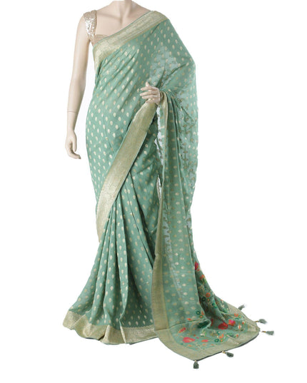 ساري شيفون صناعي مخلوط باللون الأخضر الغار مع تطريز رقيق متعدد الألوان بتصميم فاخر