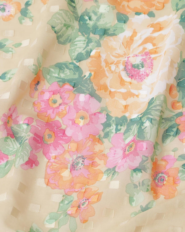 قماش فوال من القطن السويسري باللون البيج الفاتح مع طباعة زهور باللون الأخضر الداكن والوردي الفاتح والبرتقالي مع تصميم حبل بمشبك -D6775