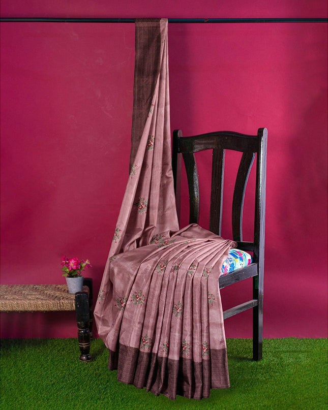 ساري حرير شانديري صناعي أرجواني من Fandango مع تطريز متعدد الألوان بتصميم زهور. بلوزة بيزنطية لون بنفسجي قطعة D12767